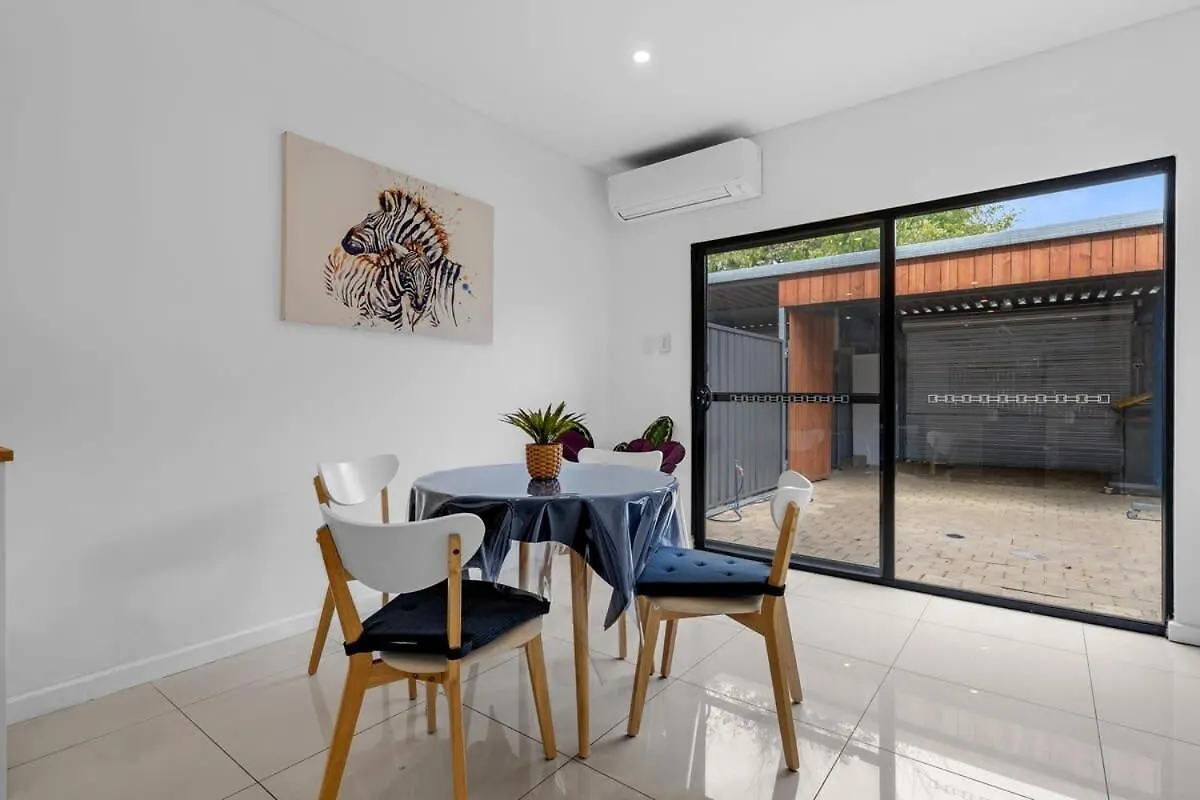 Holiday home 2Br Townhouse Cbd Chinatown Free Wifi Freeparking Villa Adelaide
