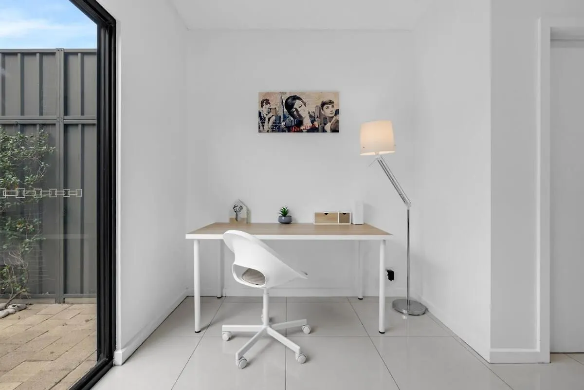 Holiday home 2Br Townhouse Cbd Chinatown Free Wifi Freeparking Villa Adelaide Australia